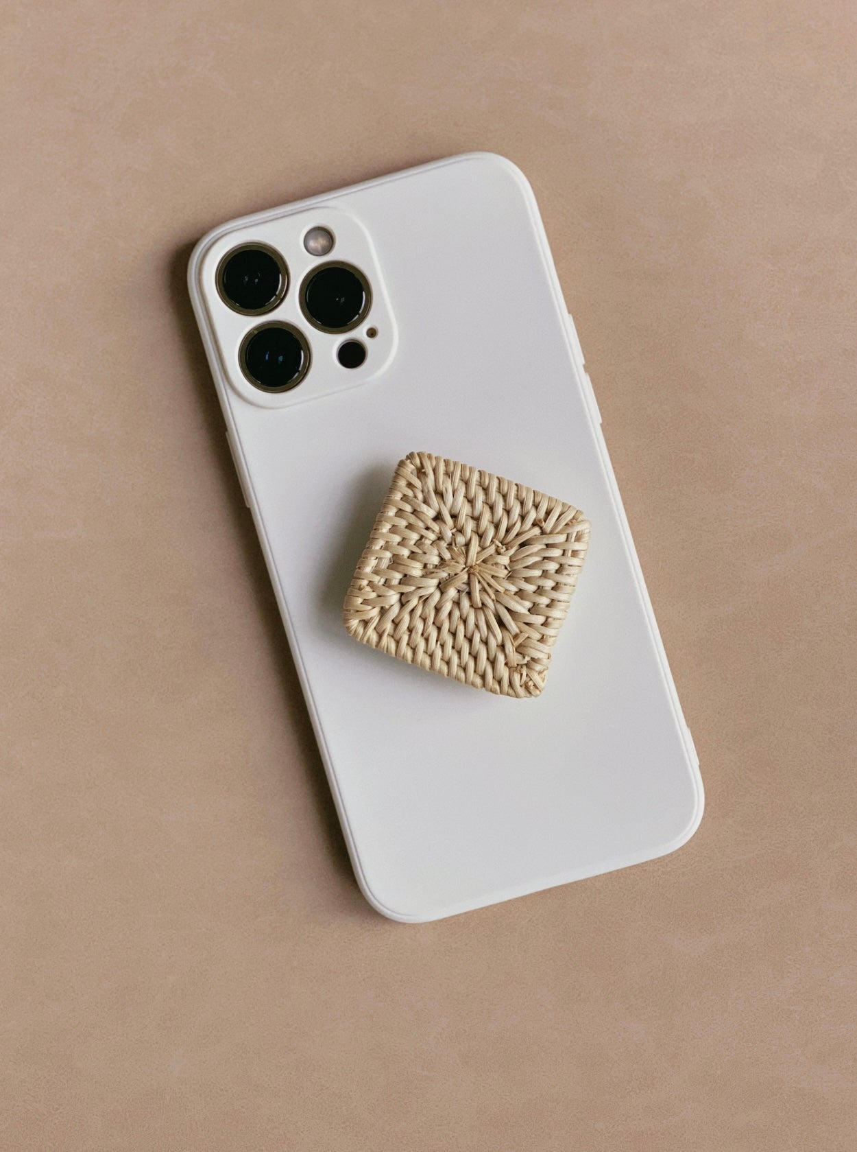 BOHO RATTAN PHONE GRIP