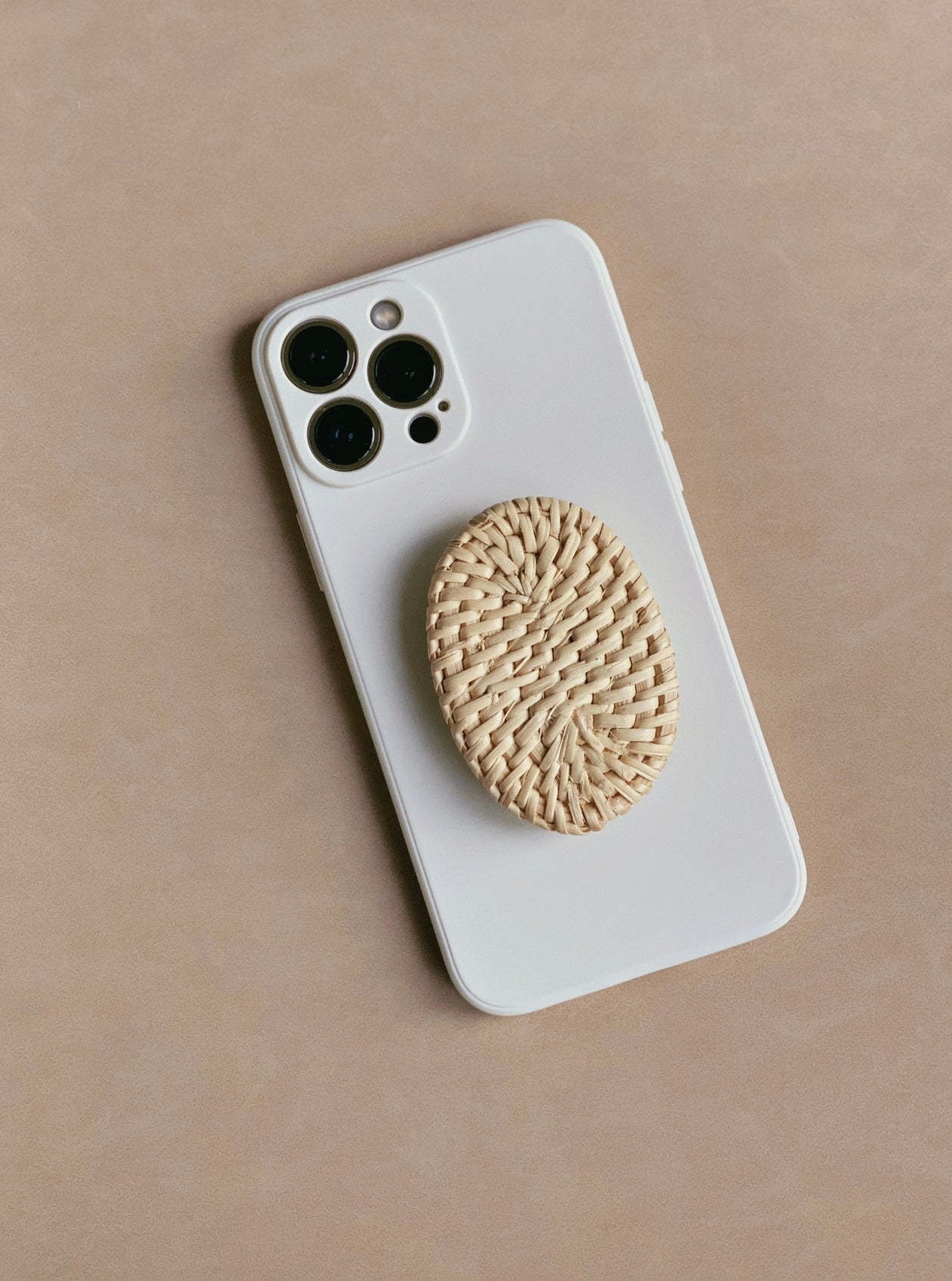 BOHO RATTAN PHONE GRIP