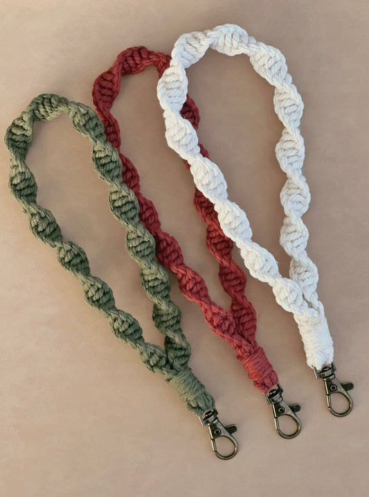 TWISTED MACRAME WRISTLET