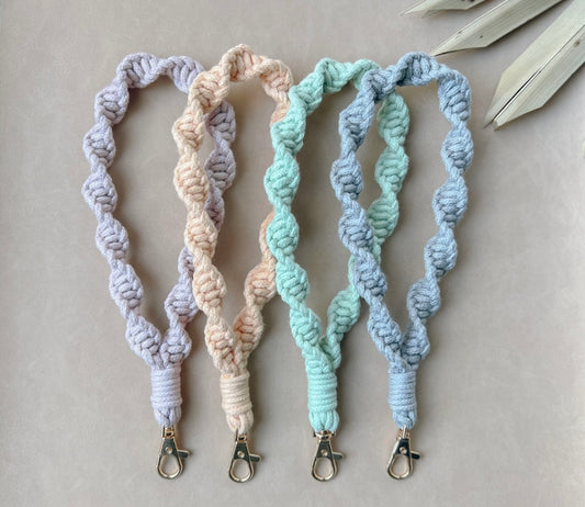 TWISTED MACRAME WRISTLET