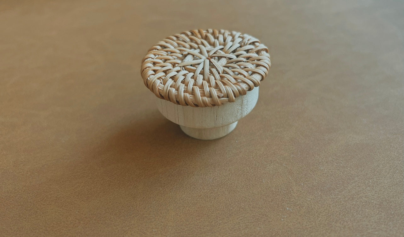 RATTAN KNOBS