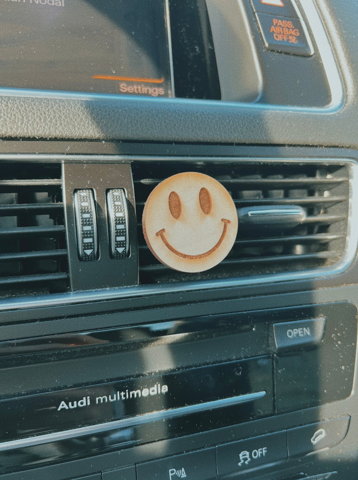 HAPPY FACE ESSENTIAL OIL DIFFUSER